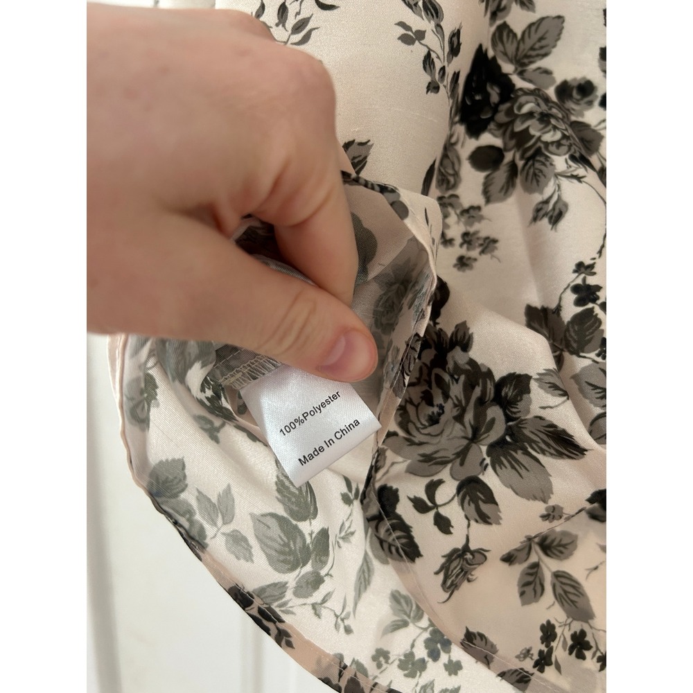 Tuckernuck Bouvier Blouse Faded Roses Floral Ruffle Neck Cream Black Size M - Picture 3 of 6